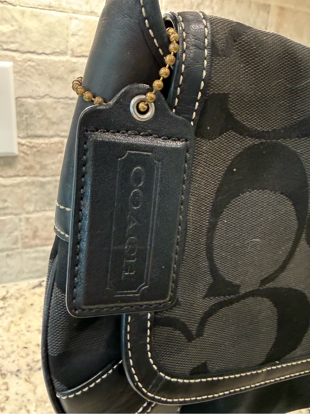 Coach EUC Black Signature Turn-Lock Shoulder Bag - Picture 4 of 8